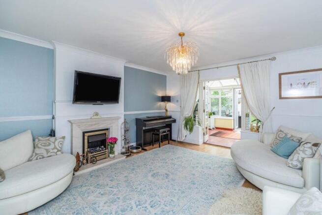Lounge/Dining Room