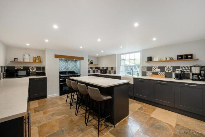 KITCHEN/BREAKFAST ROOM