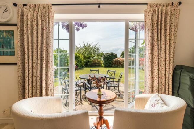 L- Shaped Lounge/Dining Room