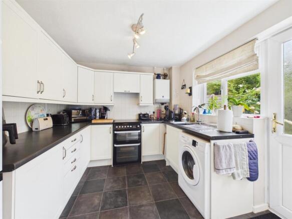 2, Thirsk Close, Chippenham photo 4