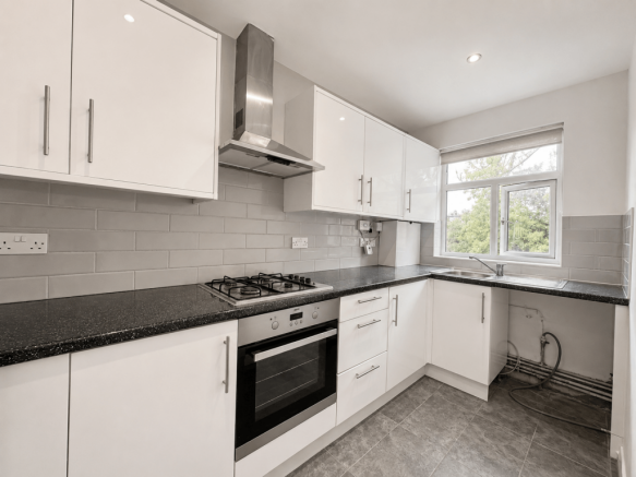 2 BEDROOM MAISONETTE WITH GARDEN