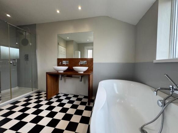 3 bed Terraced to rent Image 5