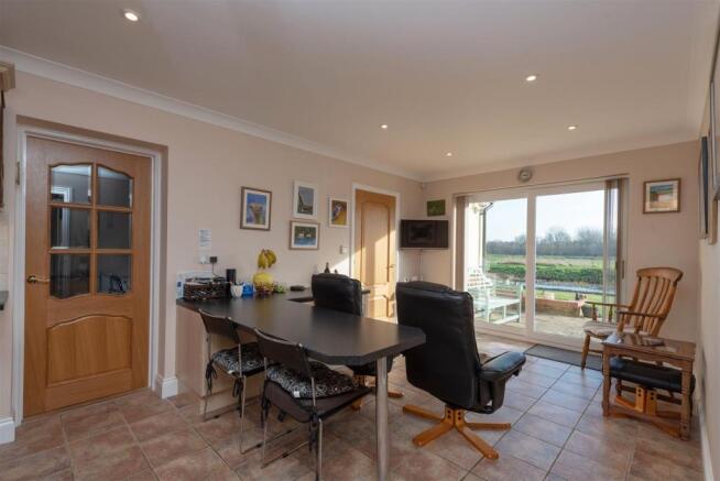 kitchen/breakfast room