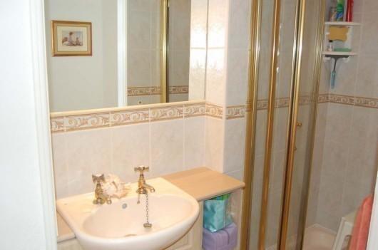 En suite shower