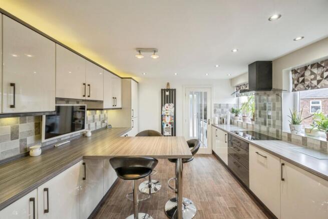 4 bed Detached for sale Image 9