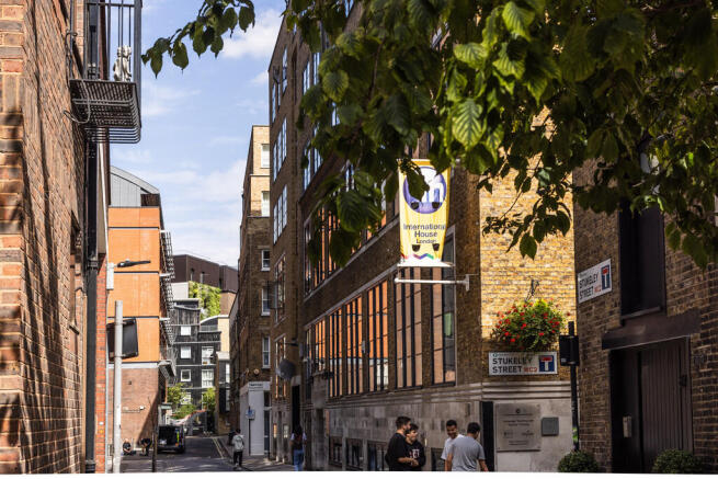 16.5 Stukeley Str...