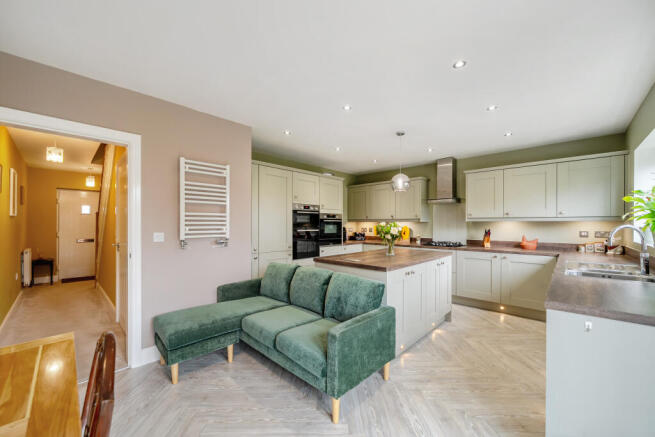 4 bed Detached for sale Image 6