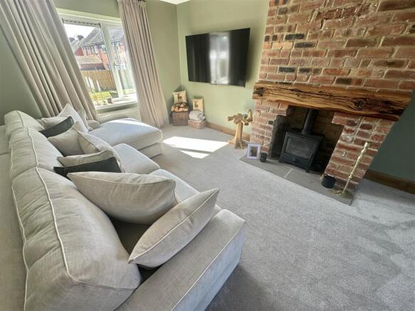 3 bed Semi-Detached for sale Image 6