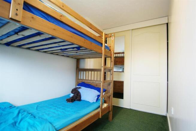 Bedroom 2 (2).JPG