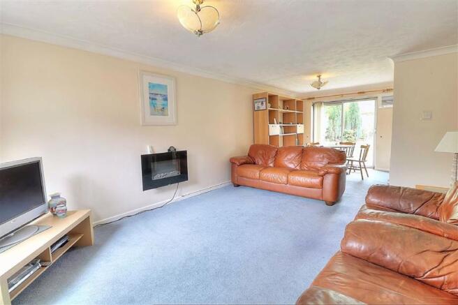 Sitting/Dining Room: