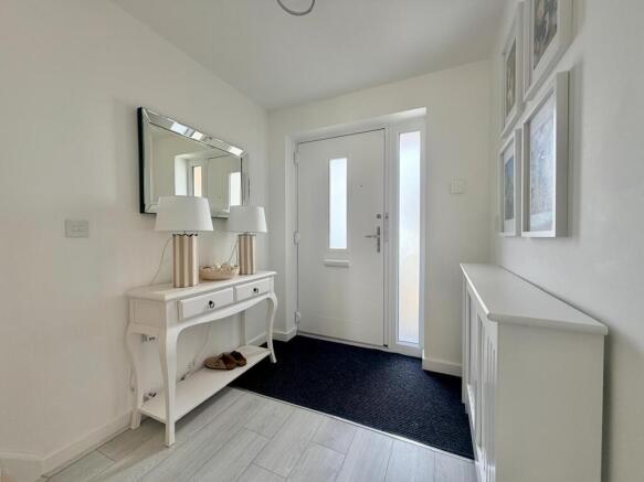 5 bed Detached to rent Image 9