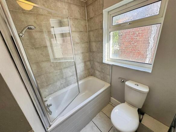 3 bed Semi-Detached to rent Image 11