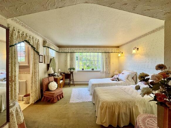 3 bed Semi-Detached for sale Image 6