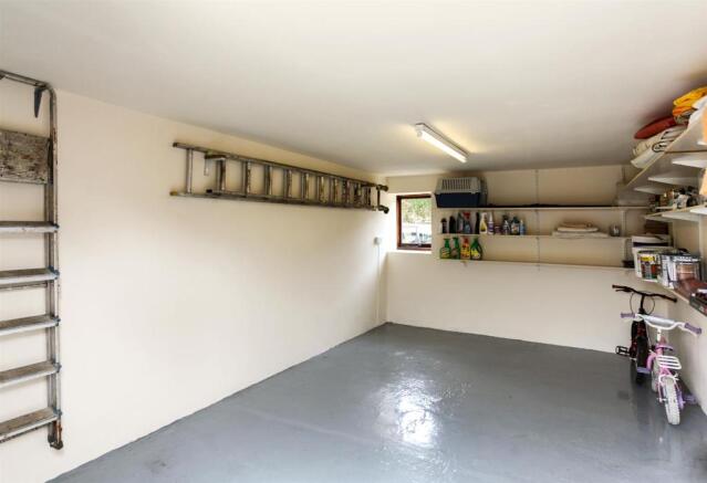 Garage 2.jpg