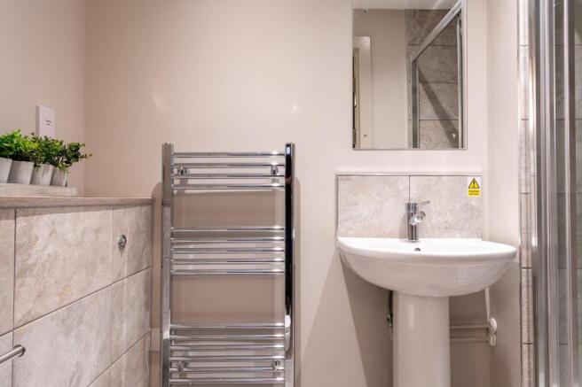 Well-maintained bathroom with a modern pedestal...