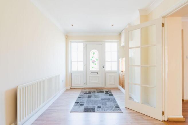 6 bed Detached for sale Image 5