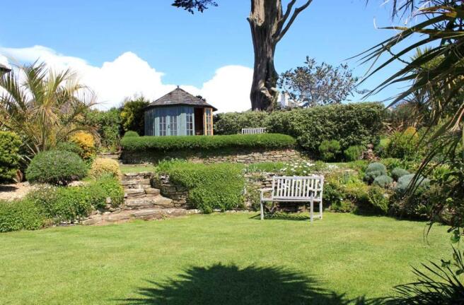 LANDSCAPED GARDENS