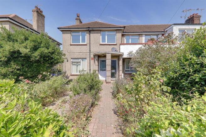 2-bed flat on Centrecourt Road, Worthing, BN14, £180,000