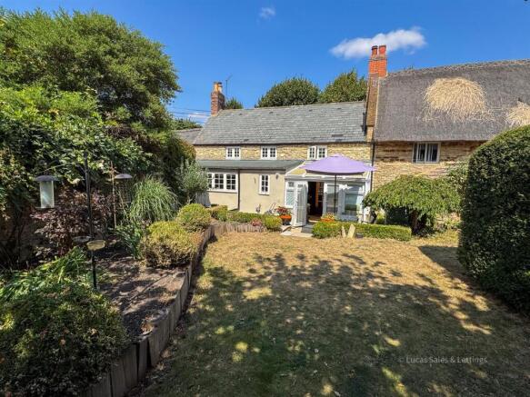 14 Church St Isham-21.jpg