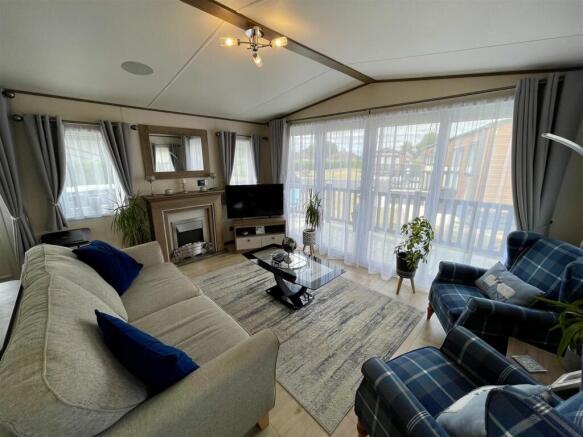 Open Aspect Lounge / Kitchen Area