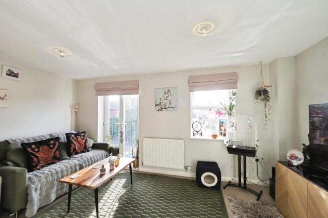 Living Room/Bed 4