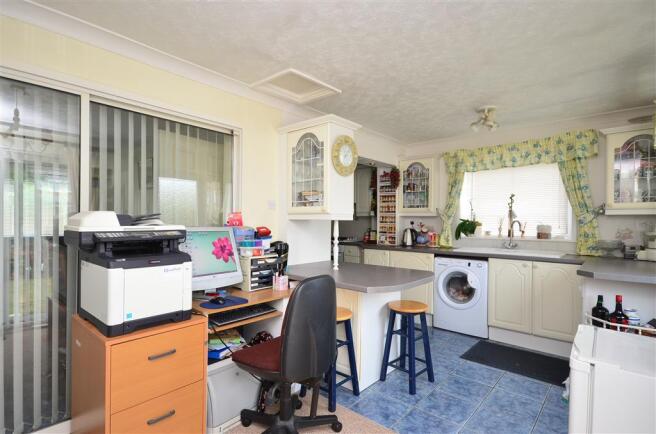 Kitchen/Breakfast Area
