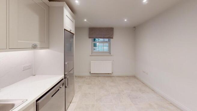 4 bed Mews to rent Image 4