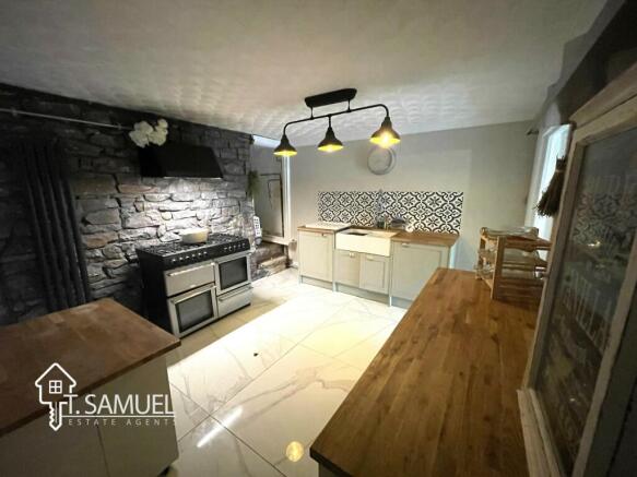 Kitchen 1.JPG
