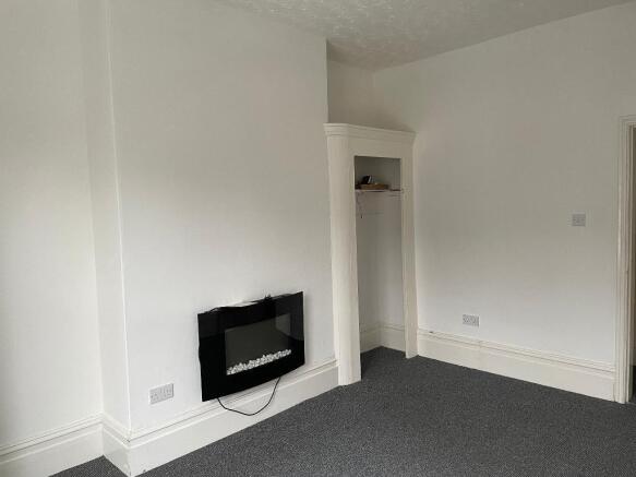 3 bed Apartment to rent Image 4