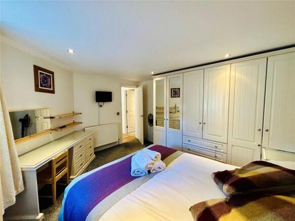 2 bed Flat for sale Image 8