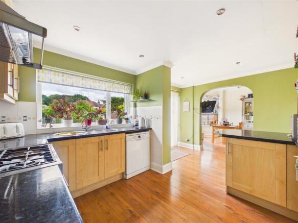 3 bed Semi-Detached for sale Image 6