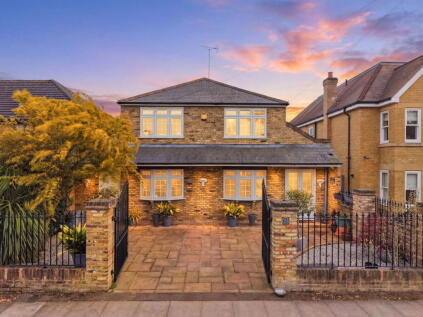 Blandford Road, Teddington TW11