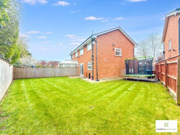 3 bed Semi-Detached for sale Image 10