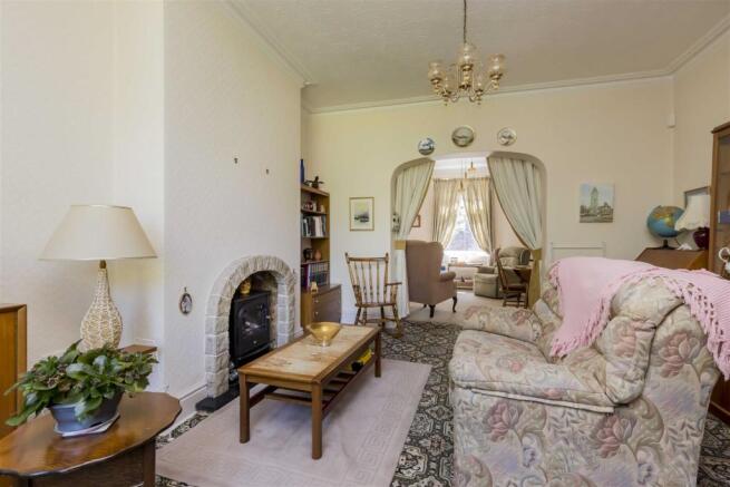 Lounge/Dining Room