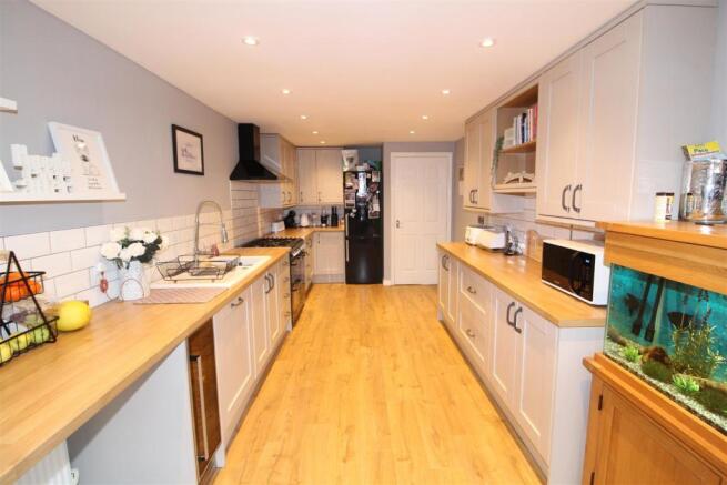 KITCHEN/ DINING ROOM
