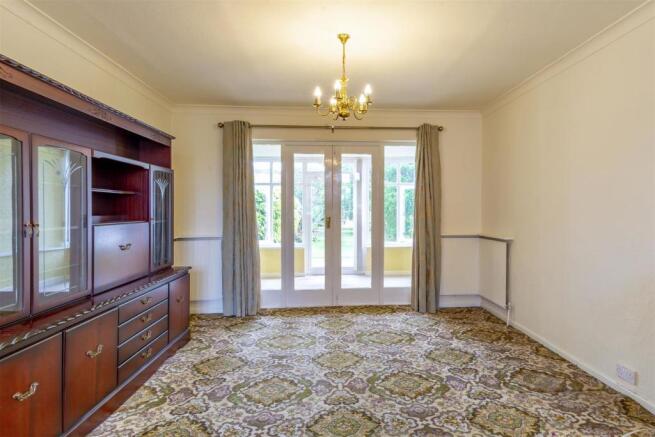 Lounge/Dining Room