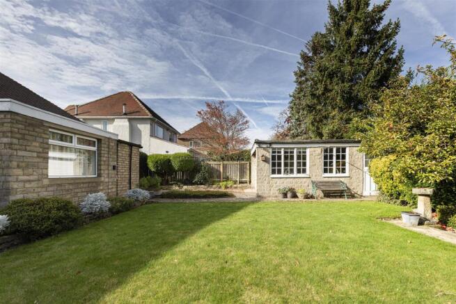 4 bed Detached Bungalow for sale Image 7