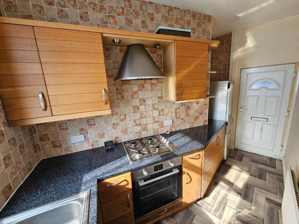 2 bed Terraced to rent Image 5