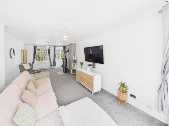 4 bed Detached for sale Image 6