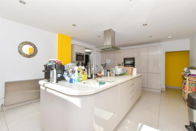 Kitchen/ Breakfast Room