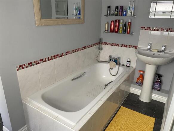 Bathroom/WC: