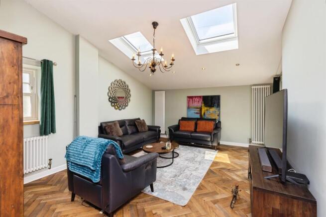 2 bed Semi-Detached Bungalow for sale Image 4