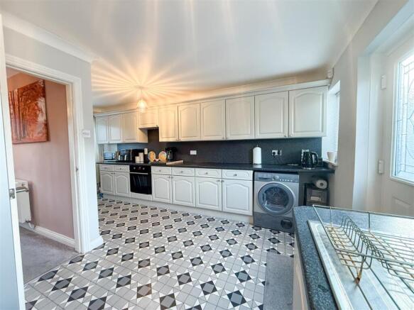 Breakfasting kitchen