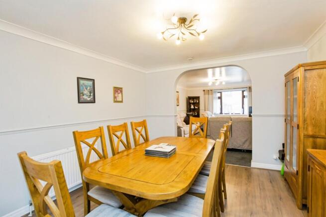 4 bed Detached for sale Image 4