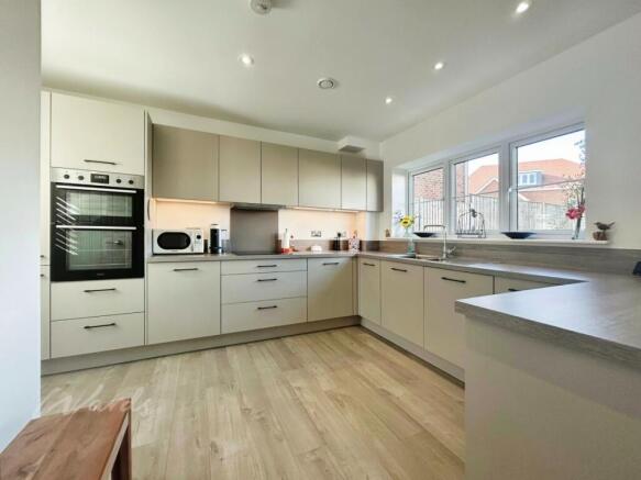 c9d570f2-Kitchen ...