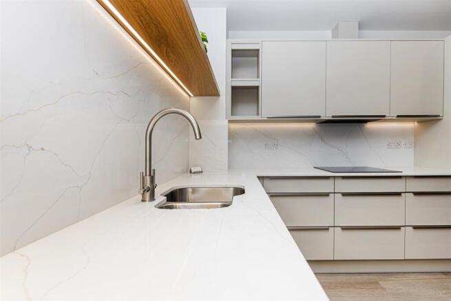 2 bed Apartment for sale Image 7