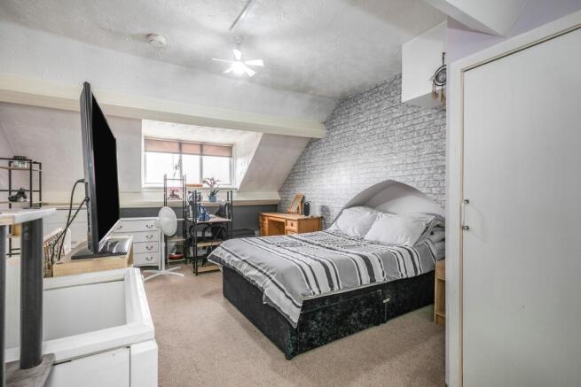 3 bed Terraced for sale Image 11