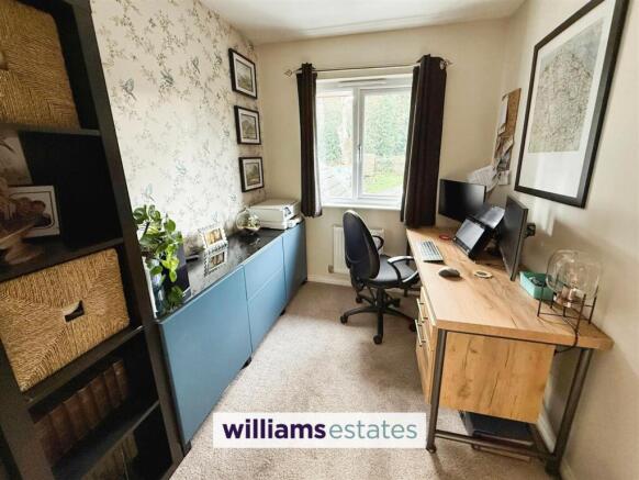Bedroom / Study
