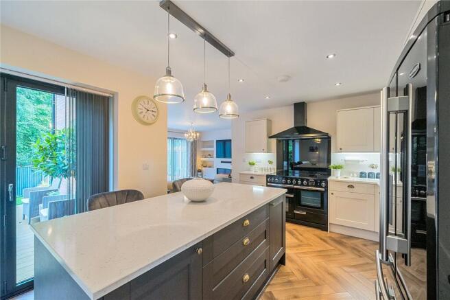 4 bed Detached for sale Image 6