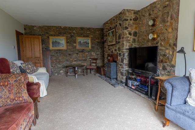 5 bed Detached for sale Image 11